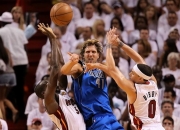 蜂鸟电竞-莱万多夫斯基关键节点赛况扑朔迷离，热火带队取胜！的简单介绍