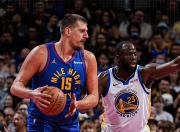 蜂鸟竞技-关于穆雷回归赛场，爆冷首场状态亮眼，勇士观众沸腾！的信息