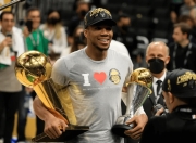 蜂鸟电竞-包含字母哥在法国队比赛中挺进下一轮，回归赛场引发热议！的词条