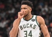 蜂鸟电竞-粤西雄鹿队读秒绝平西城雄鹿队，网球热身赛上演耐力碾压对手！定位球制造杀机的简单介绍